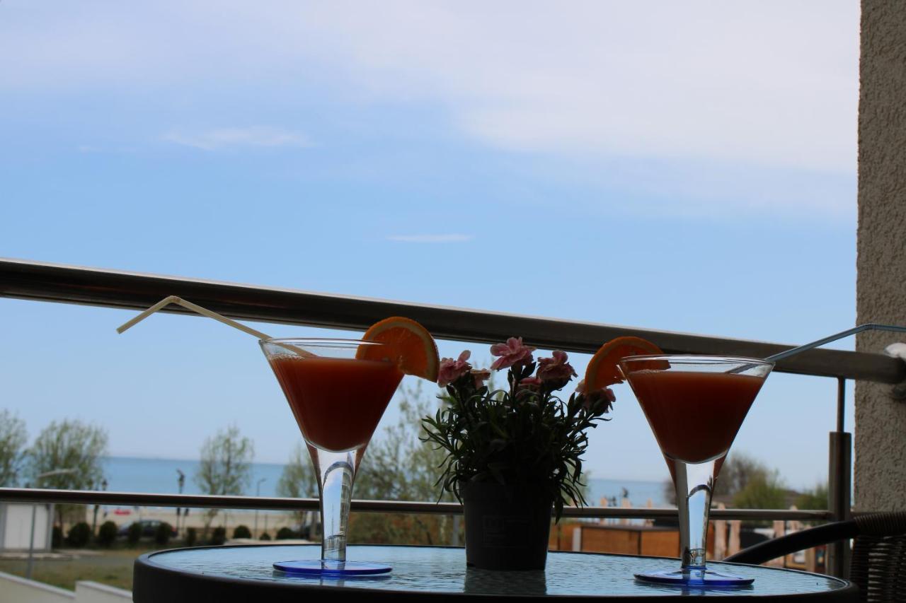 Bluewaves Apartment Mamaia Nord Navodari Bagian luar foto