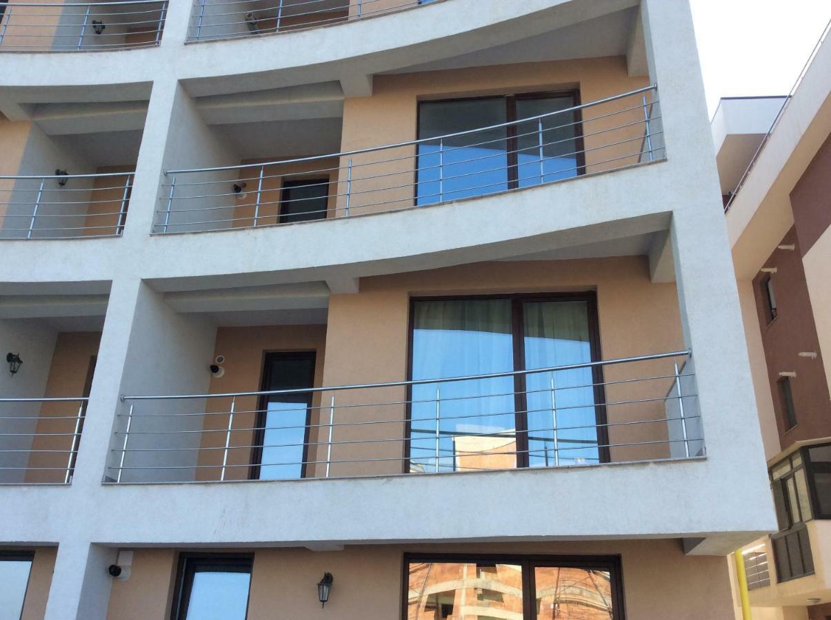 Bluewaves Apartment Mamaia Nord Navodari Bagian luar foto