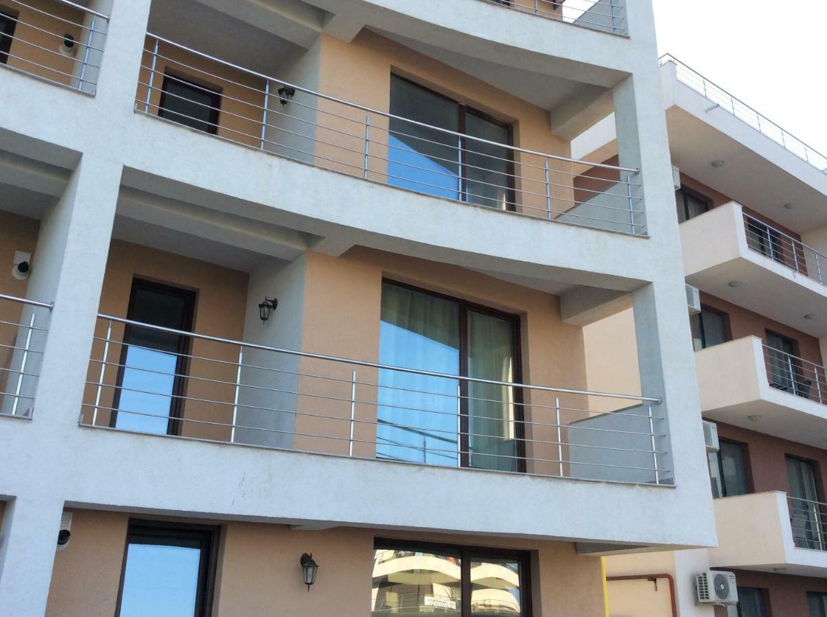 Bluewaves Apartment Mamaia Nord Navodari Bagian luar foto