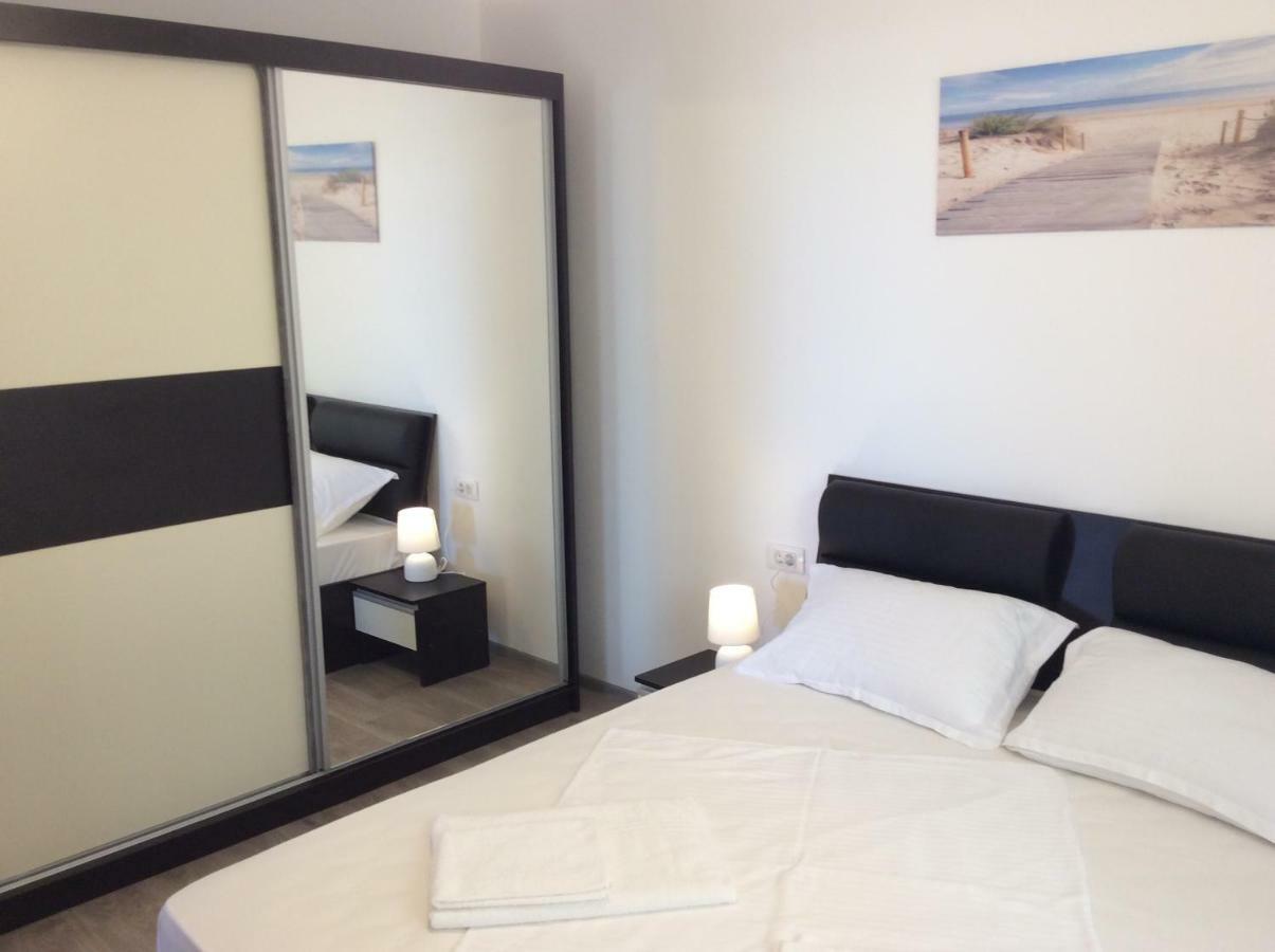 Bluewaves Apartment Mamaia Nord Navodari Bagian luar foto
