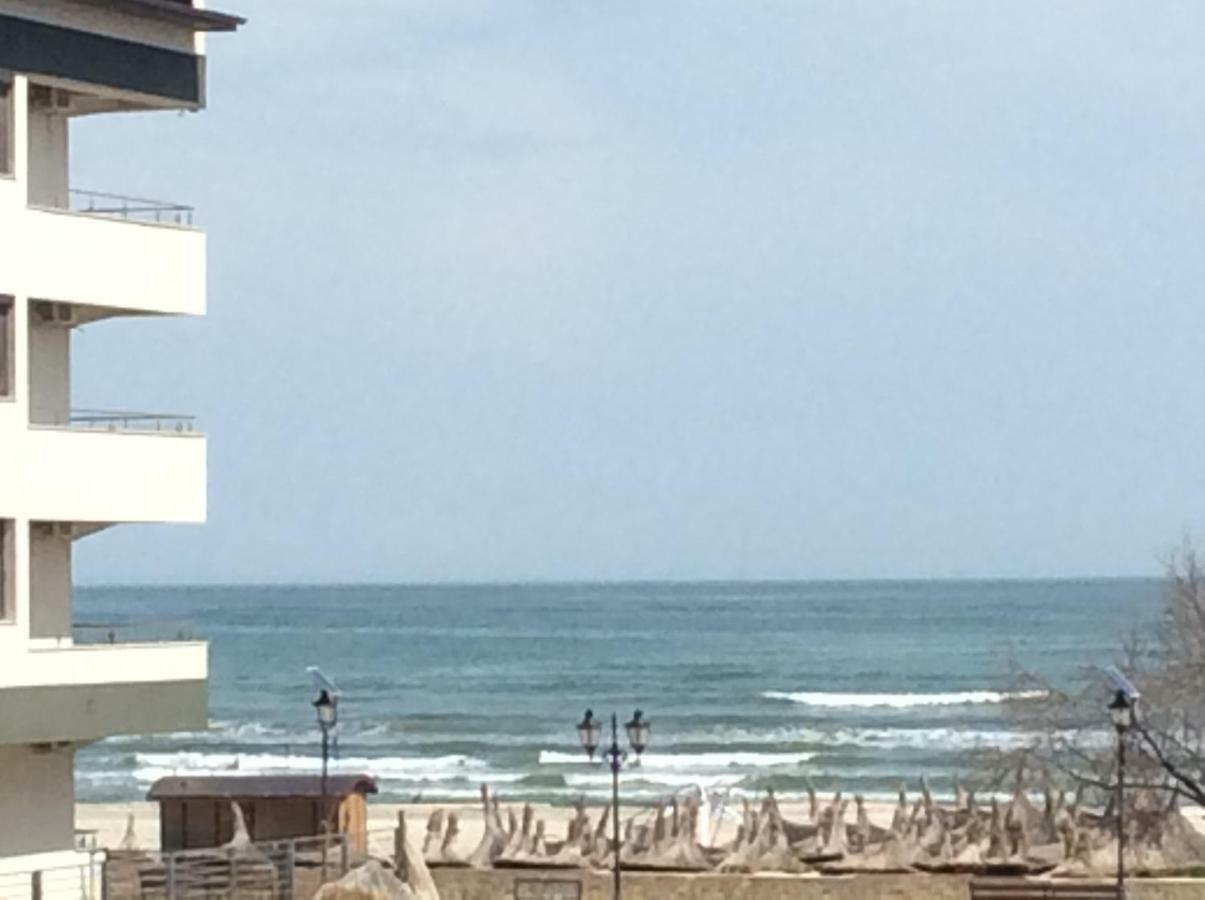 Bluewaves Apartment Mamaia Nord Navodari Bagian luar foto